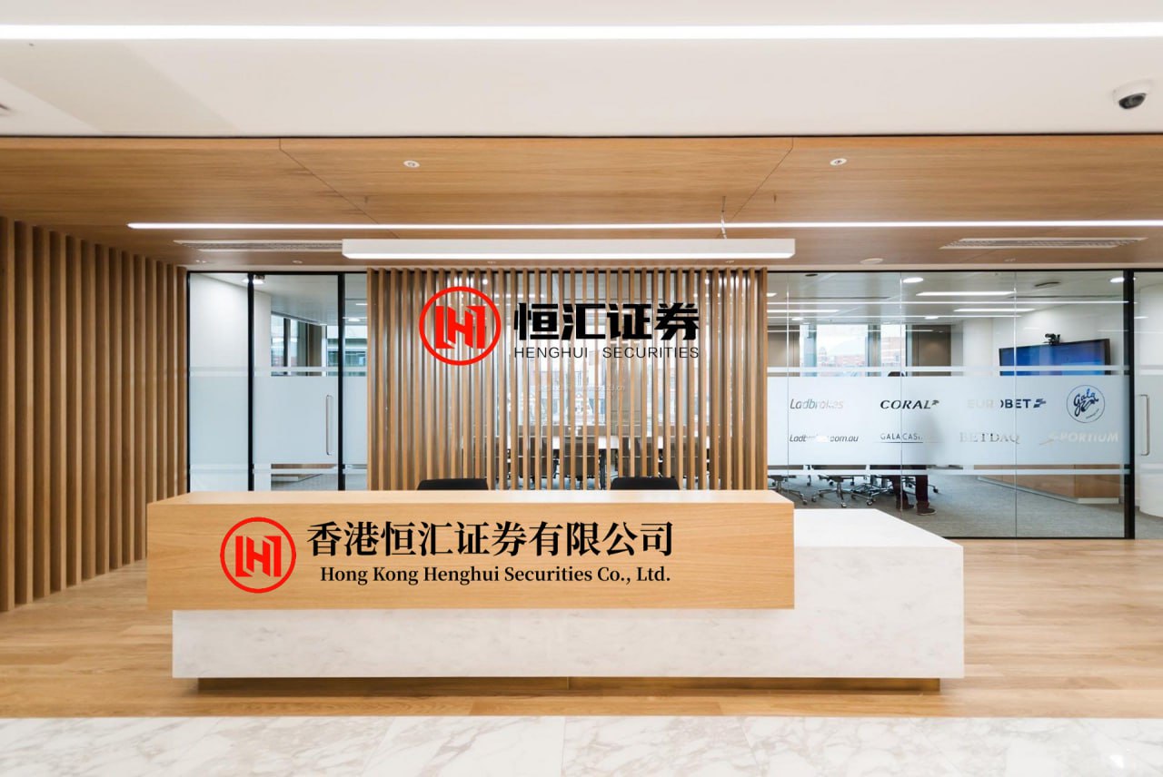 大旗策略 放过全世界：【筹码分布图的几个看点】第一，筹码集中度。软件上一般显示90%和70%这两个筹码比例的集中度。打比方说，市面上总共流通有100个鸡蛋，其中的90个鸡蛋交易价格在0.8～1.2元之间，...